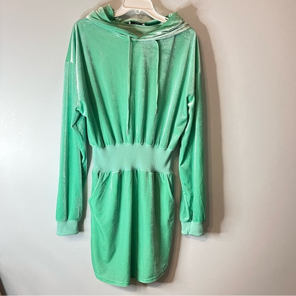 (NWT) EROS Women’s Mint Velour Hooded Dress, Size Medium - Picture 3 of 12